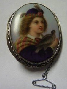 Victorian oval brooch