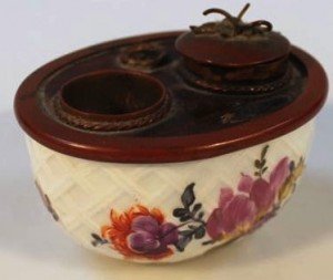 Continental porcelain inkwell