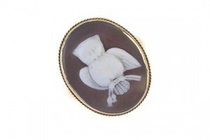 gold shell cameo ring