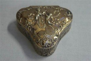 silver club shaped ring box