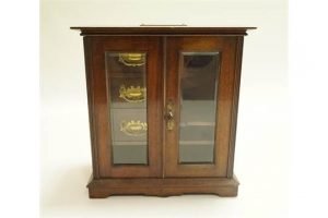 mahogany smoker's cabinet