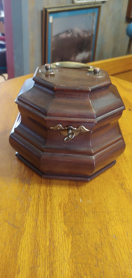 Vintage Williamsburg Restoration Virginia Mahogany/Brass Tea Caddy Tea Box & Key