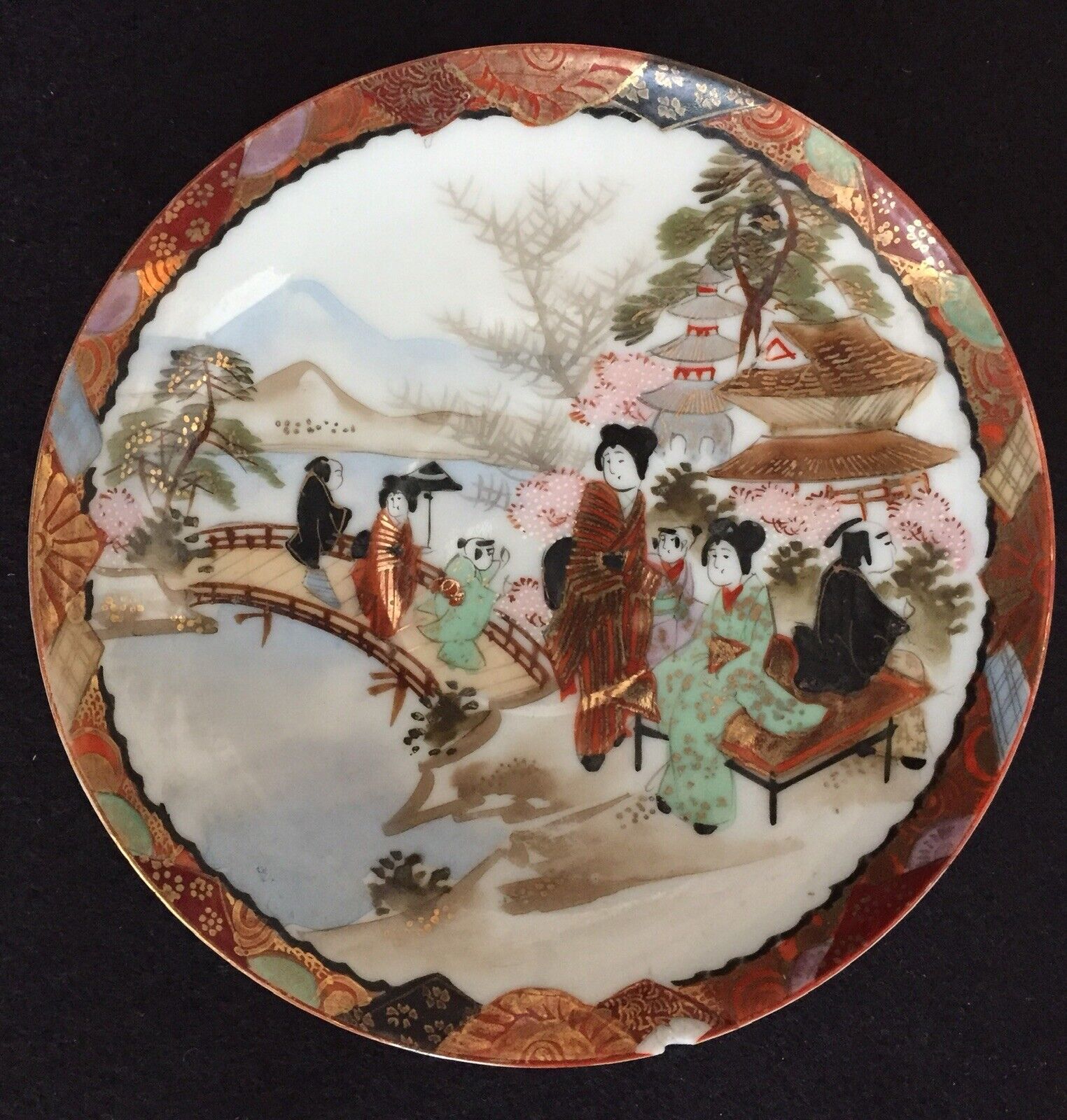 Small Antique Figural Plate Dish Japanese Chinese Famille rose Porcelain 19th C