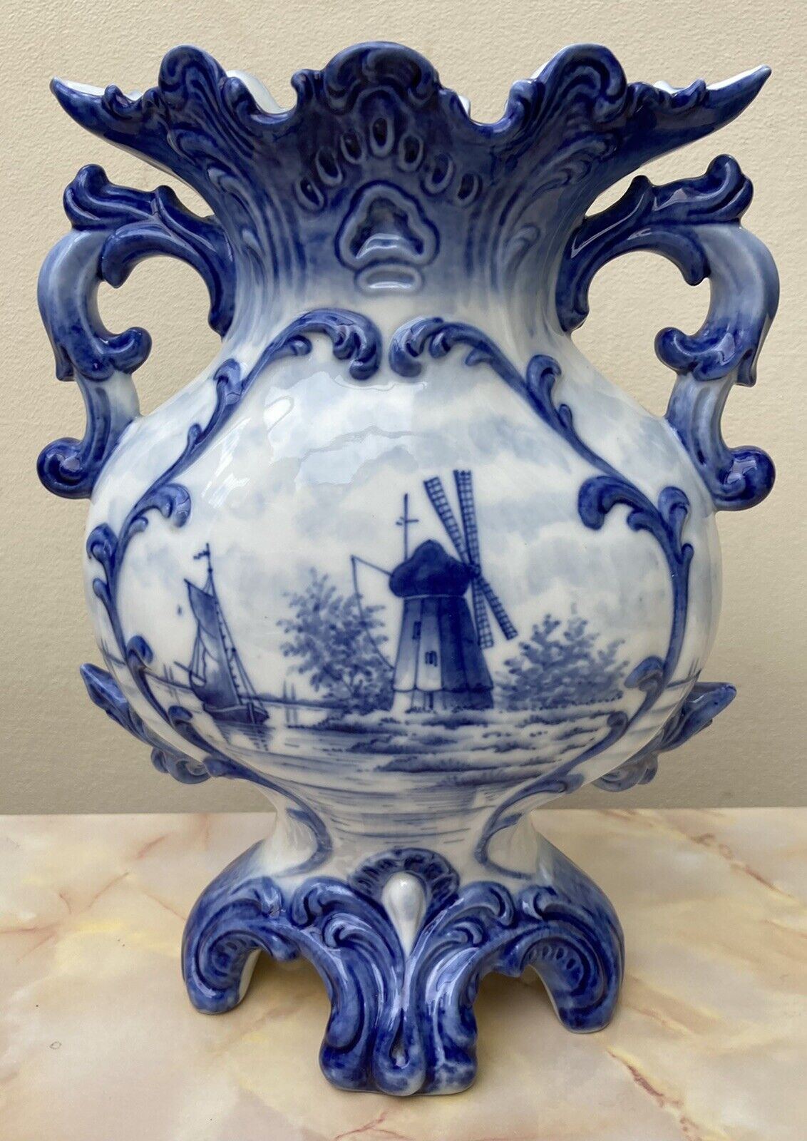 Delft, Beautiful blue & white, white porcelain vase