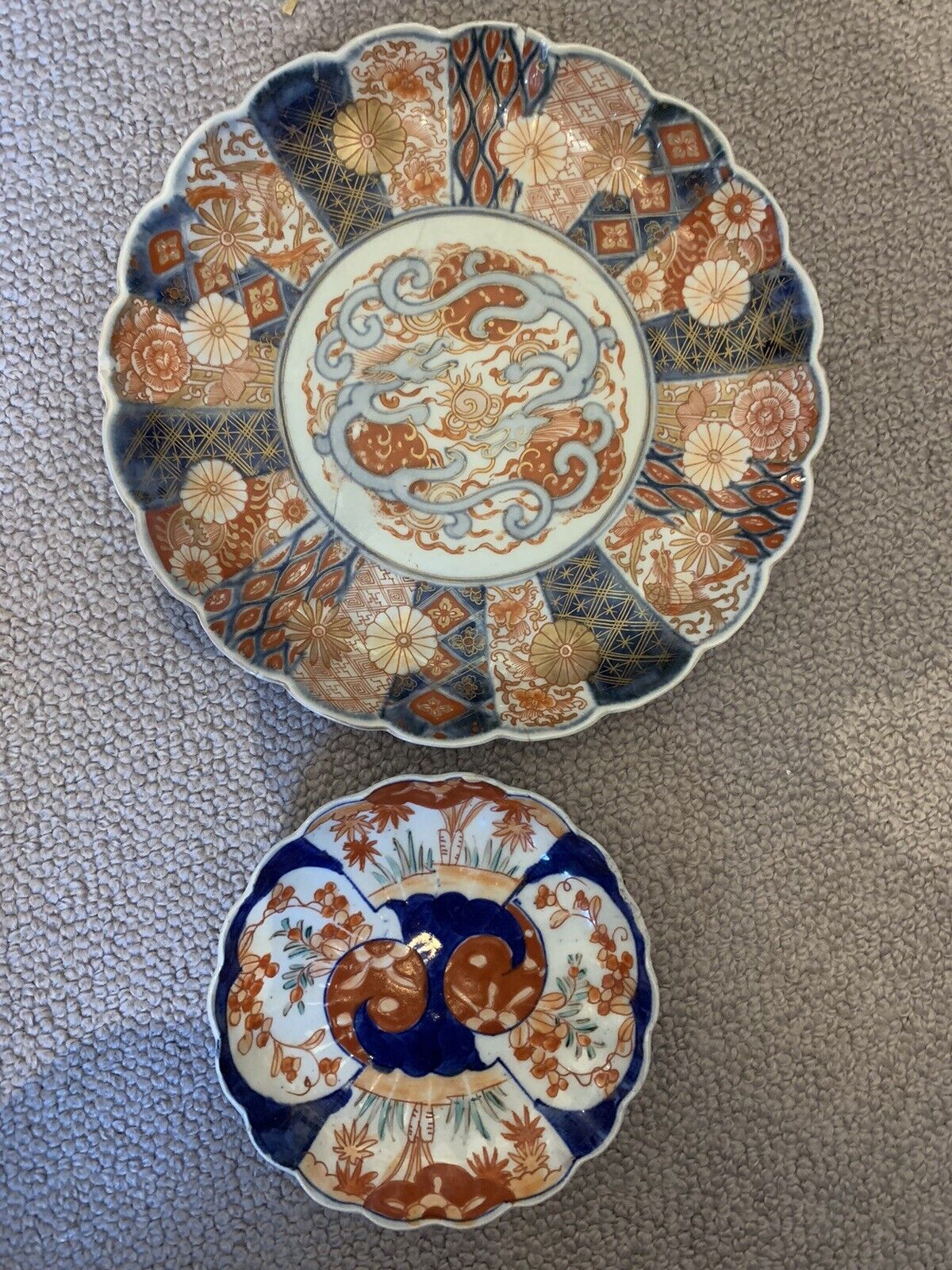 pair of Imari japanese oriental plates. scrolls armorial theme
