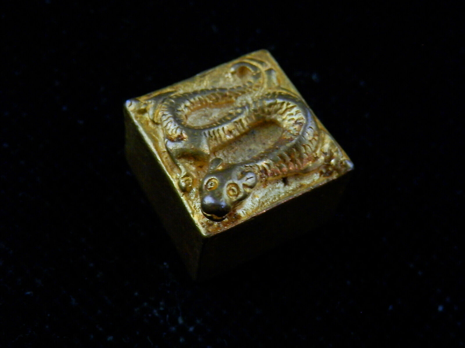 Special Antique Chinese Bronze W/Gilt Hand Made *Snake* Little Seal TT087