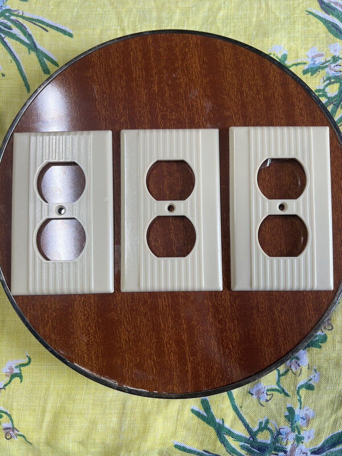 Vintage Monowatt Bakelite Ribbed Outlet Cover Wall Plate - Ivory - 3 Pieces Deco