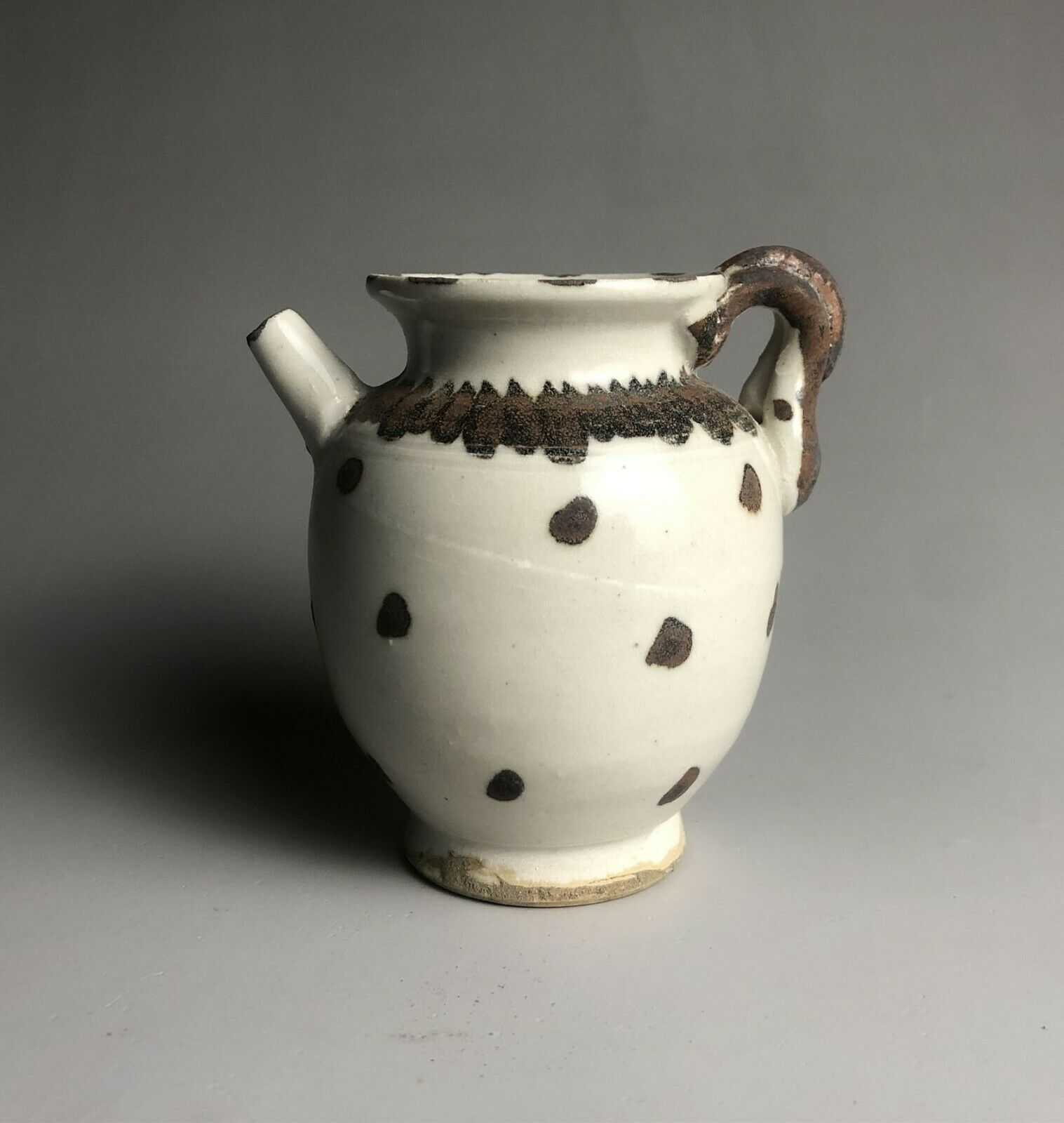 A fina Chinese porcelain Jizhou kiln white glaze brown speckle pot