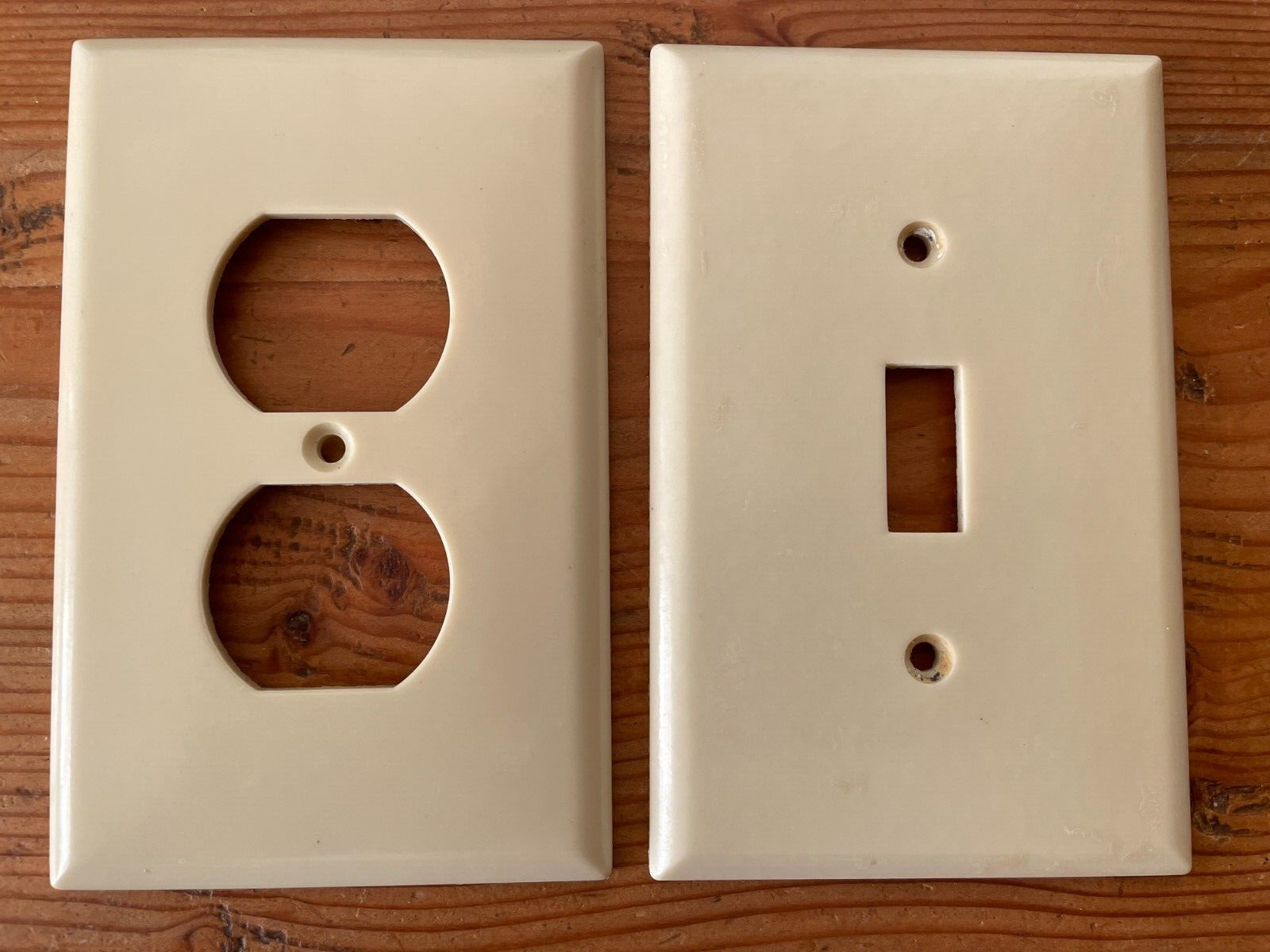 Vintage Eagle USA Smooth Ivory Bakelite 1-Gang Switch & Outlet Wall Plate Covers