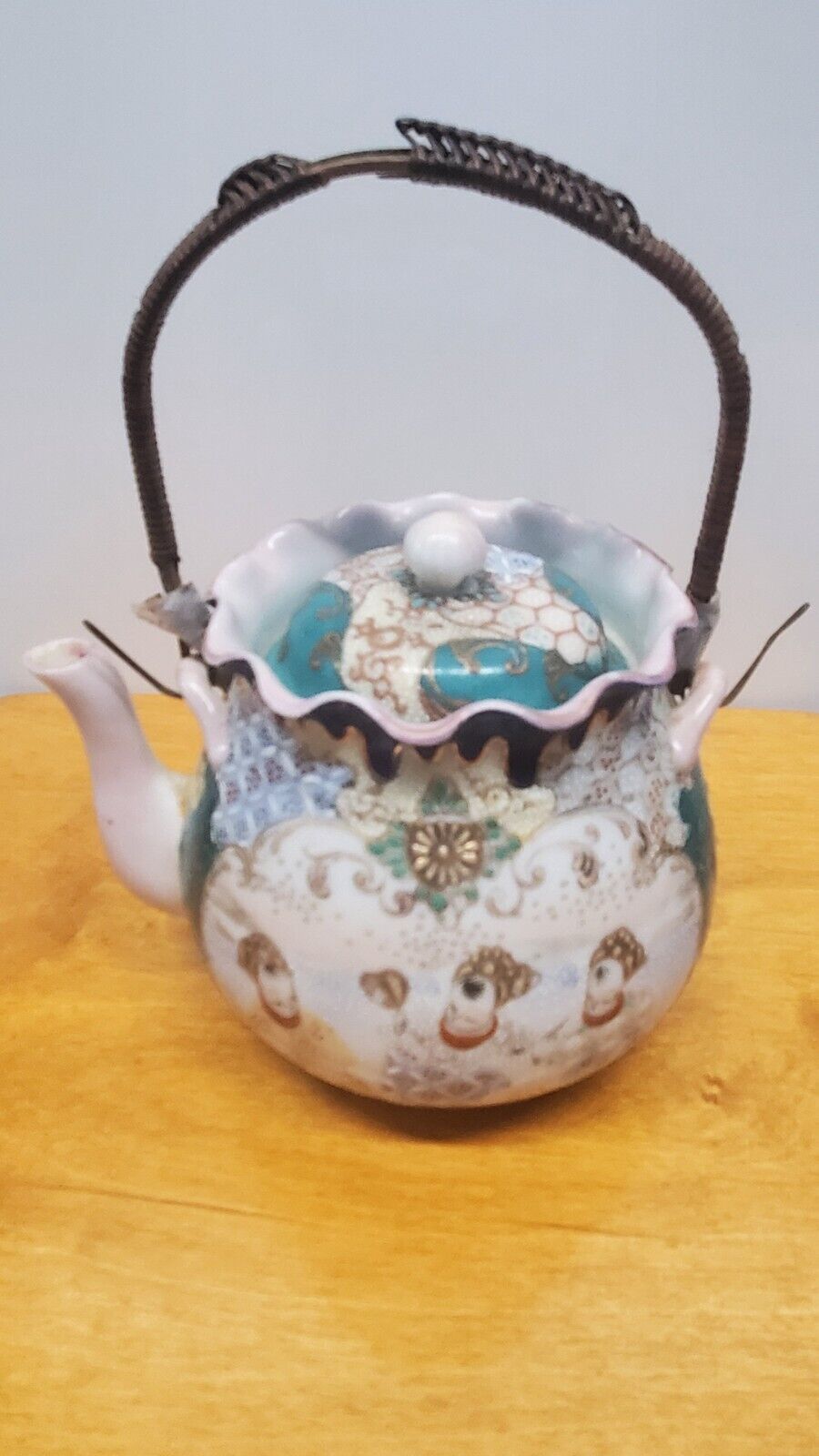 ANTIQUE Meiji Kutani JAPANESE/Chinese Hand Painted PORCELAIN Collectible TEAPOT