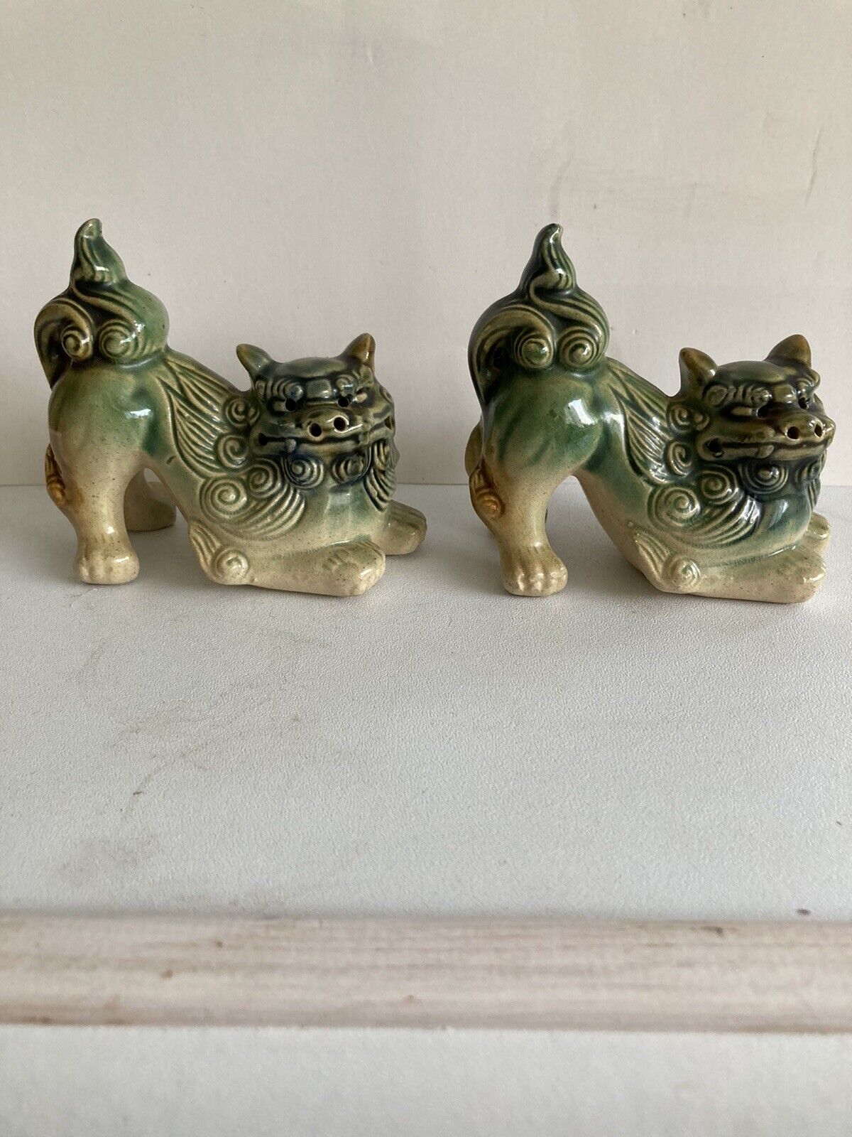 2x Chinese Pottery,Majolica Crouching Foo Dog Lion Figure,Foo Dog Lion Ornament