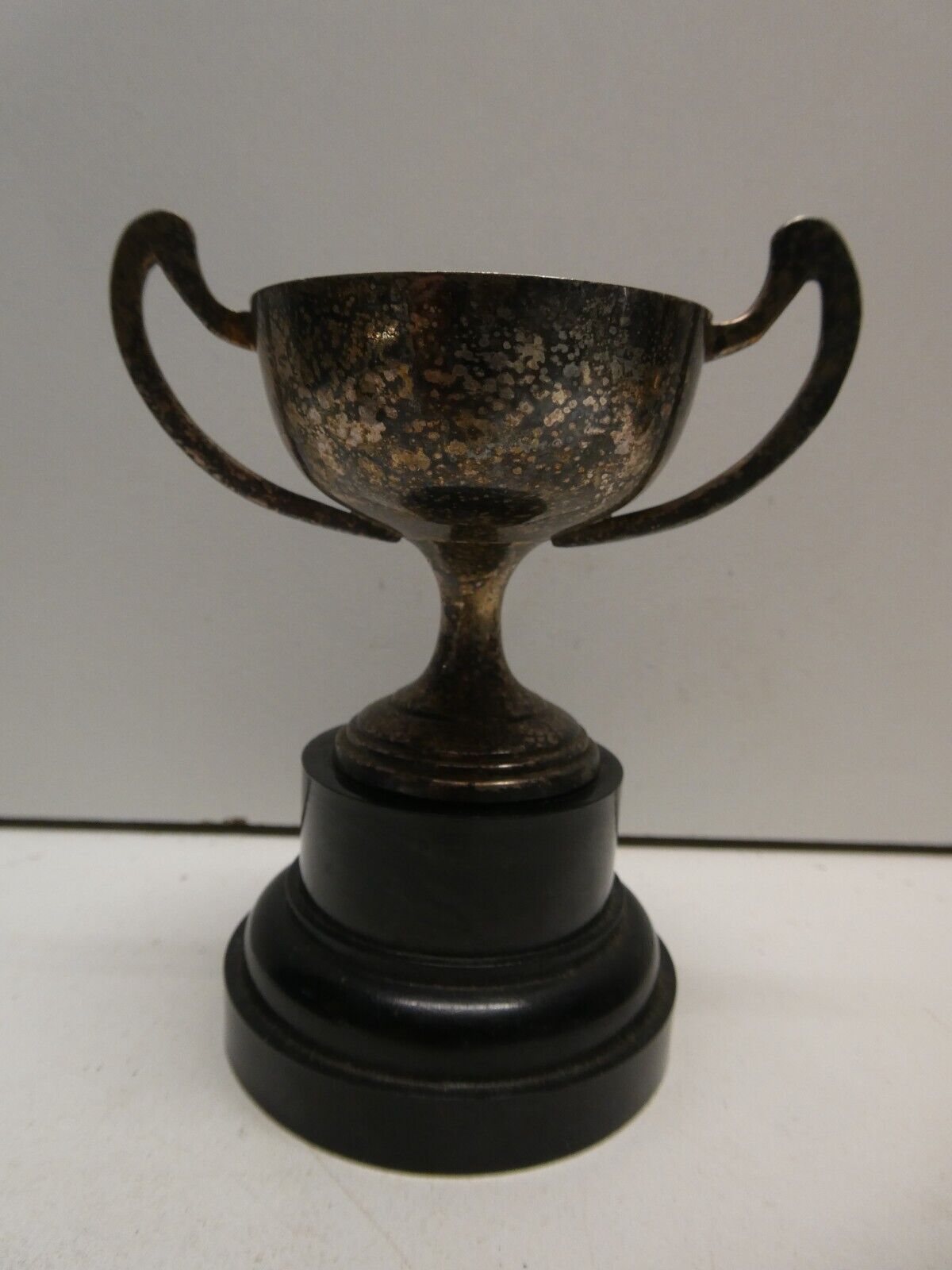 SMALL SILVER PLATED BAKELITE BASE 2 HANDLE TROPHY CUP