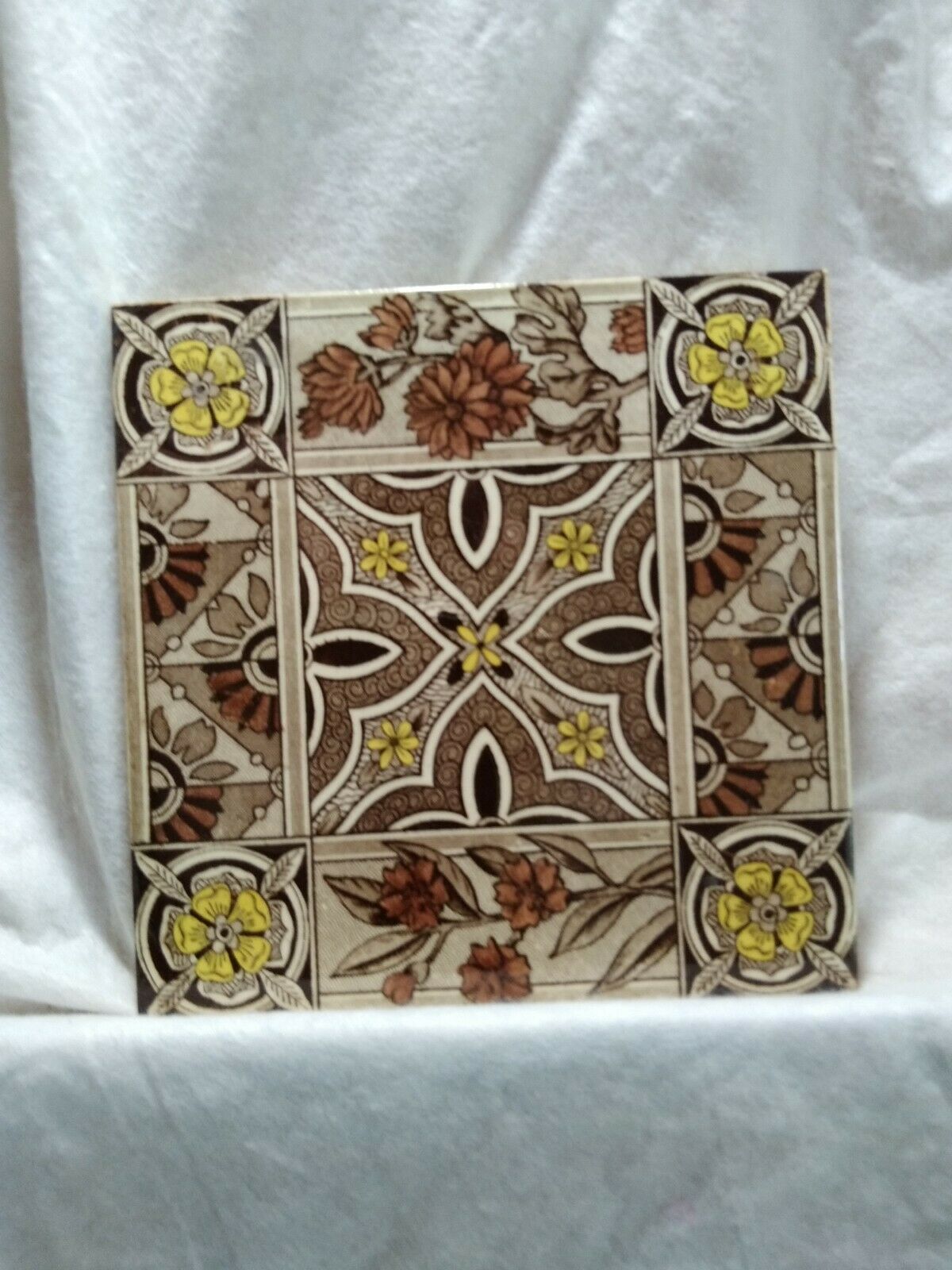 Antique British Aesthetic Tile
