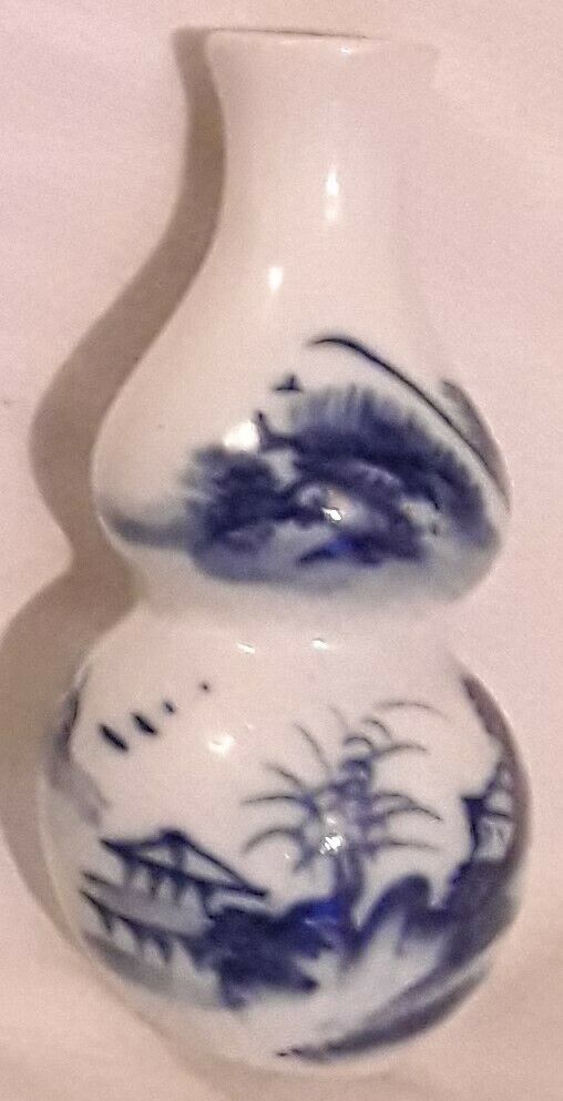 Lovely Antique Double Gourd Blue and White Vase