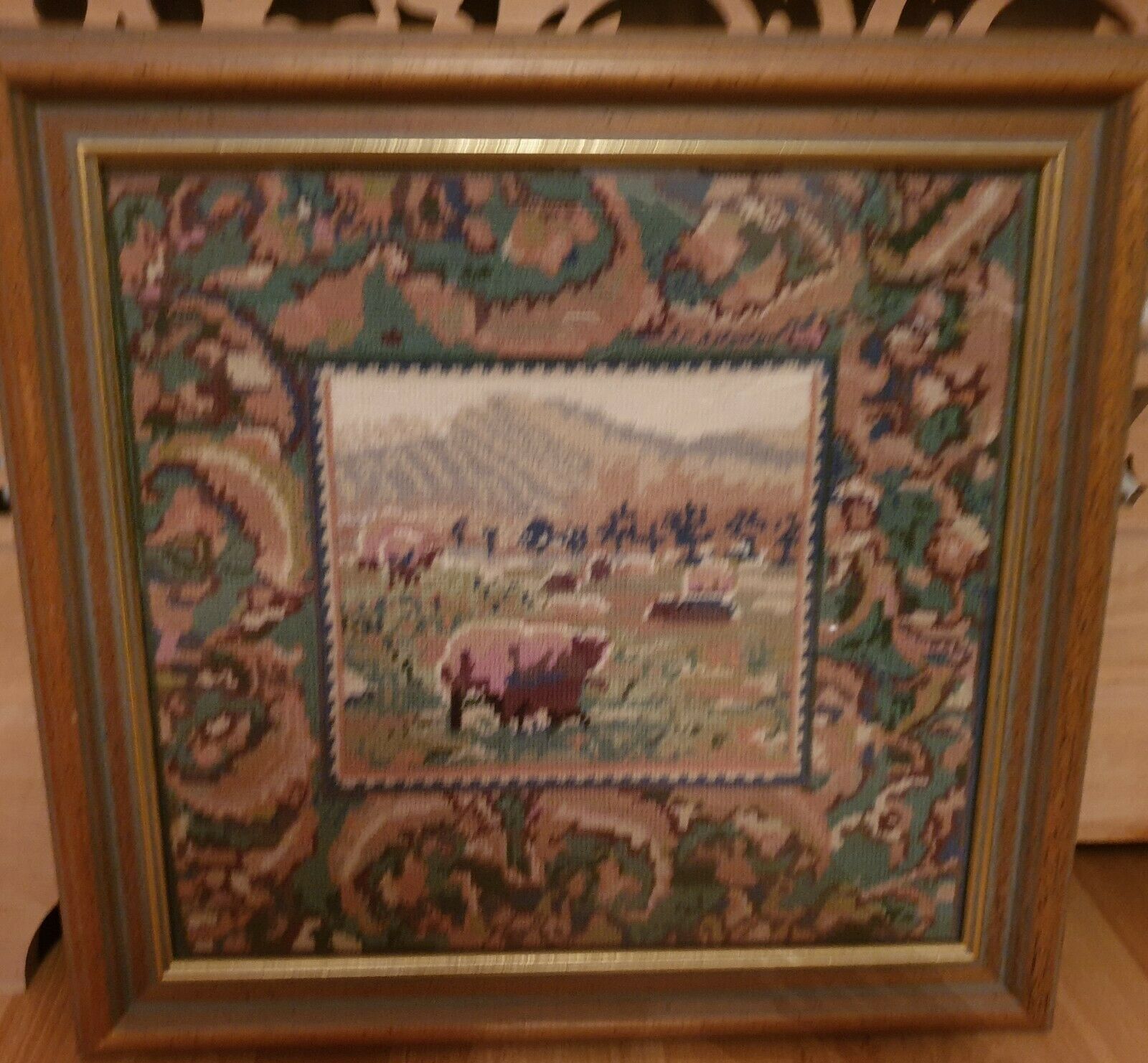 VINTAGE TAPESTRY PICTURE 17'' X 16''