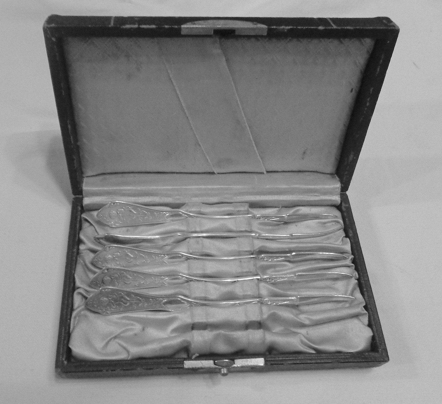 Reed & Barton PEARL 1898 5 figural Aesthetic nutpicks in original case