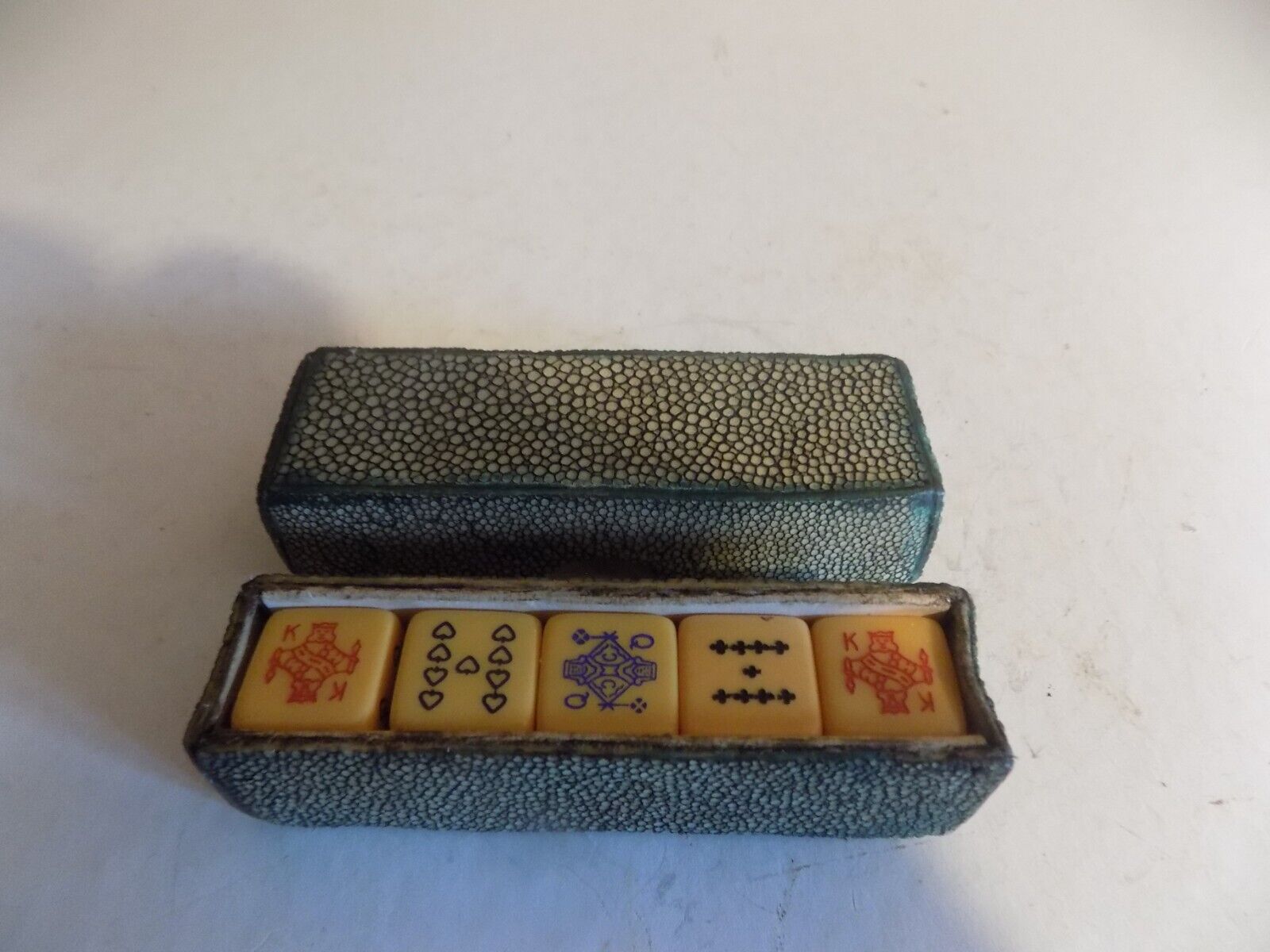 Art Deco 1930's Shagreen Cased Set Of 5 Amber Bakelite Poker Dices