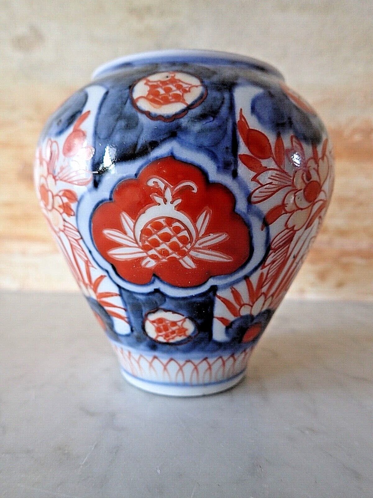 Antique JAPANESE IMARI JAR Meiji Period Porcelain