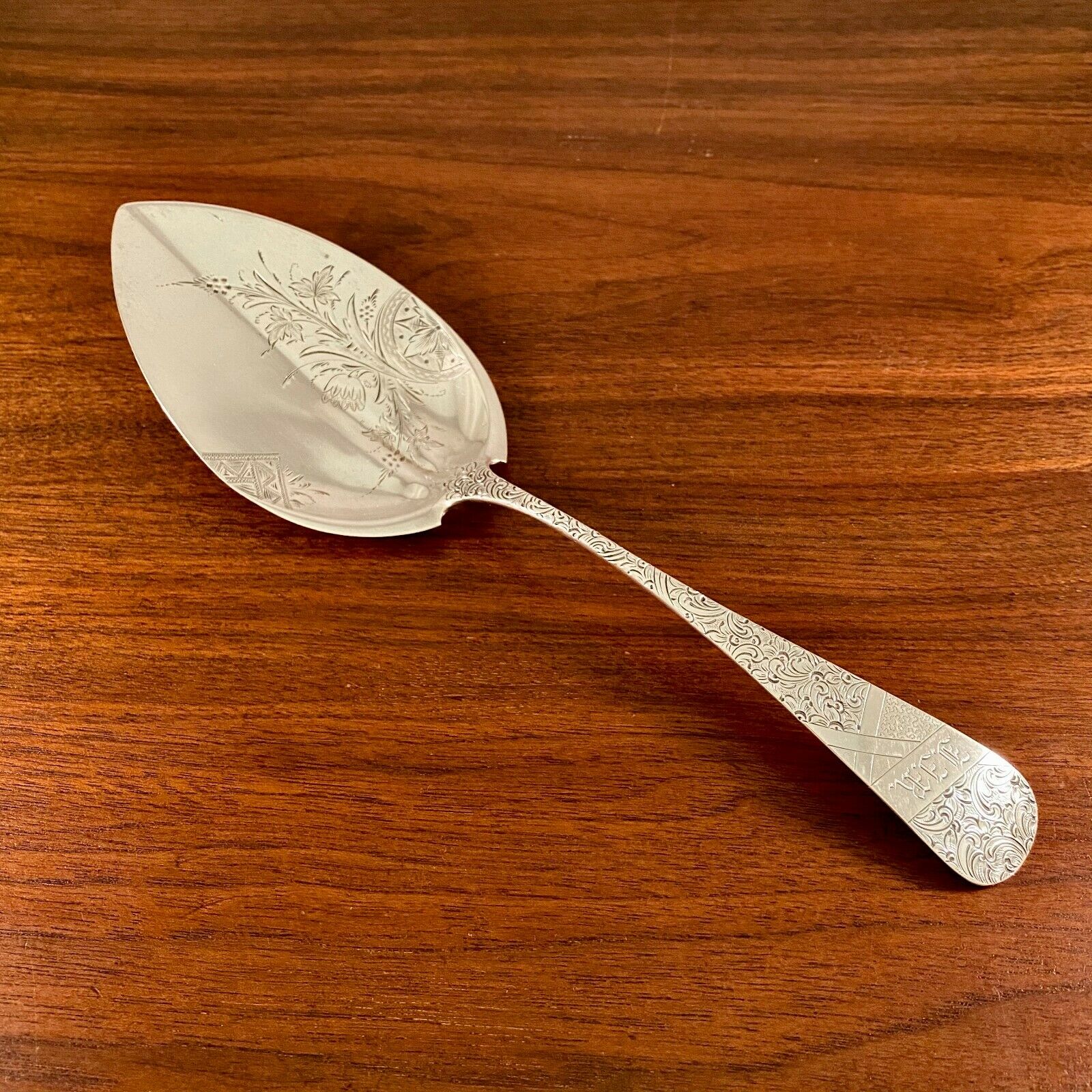AESTHETIC AMERICAN SOLID STERLING SILVER HAND ETCHED PIE / CAKE SERVER KNIFE