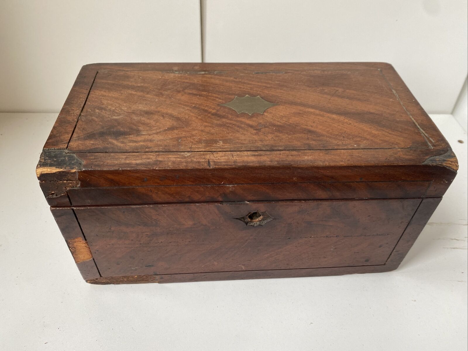 Antique Valuations: Vintage Antique Early Victorian Mahogany Tea Caddy Pewter Inlay Sarcophagus