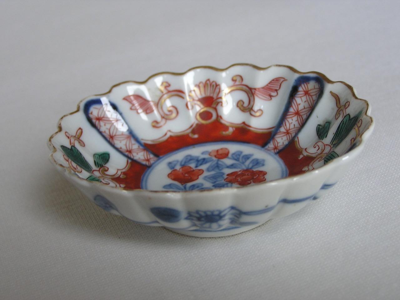 Antique Valuations: Small antique Japanese Kutani plate dish in Imari style Meiji handpainted #4670