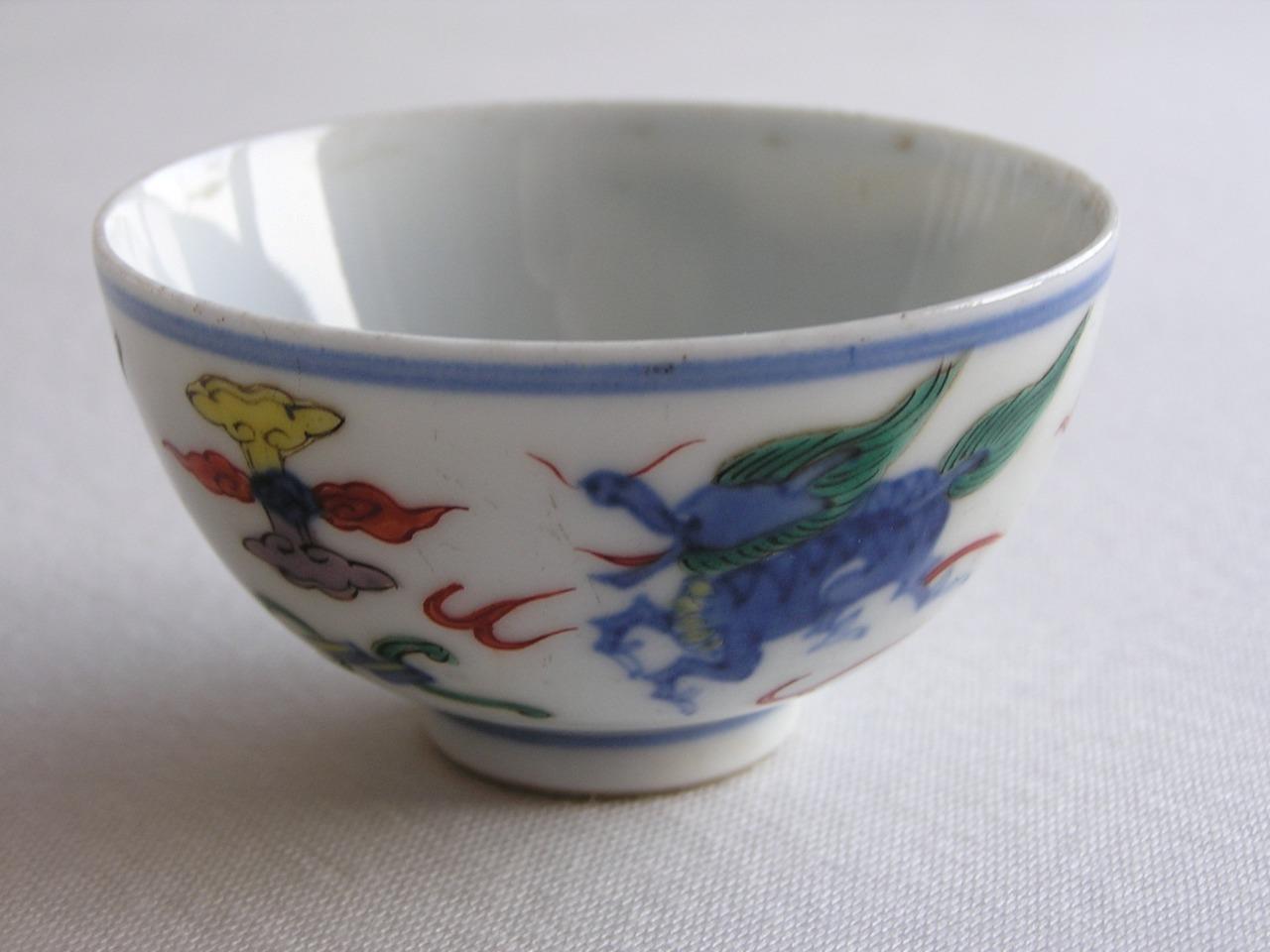 Antique Valuations: Antique Japanese Imari cup with kirin 1880-1900 Meiji handpainted #4389C