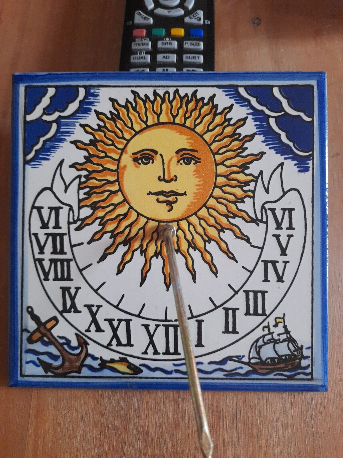 Antique Valuations: Terracotta Tile, Sun Dial.  Nautical, Design vgc approx 6 inch square. Spain