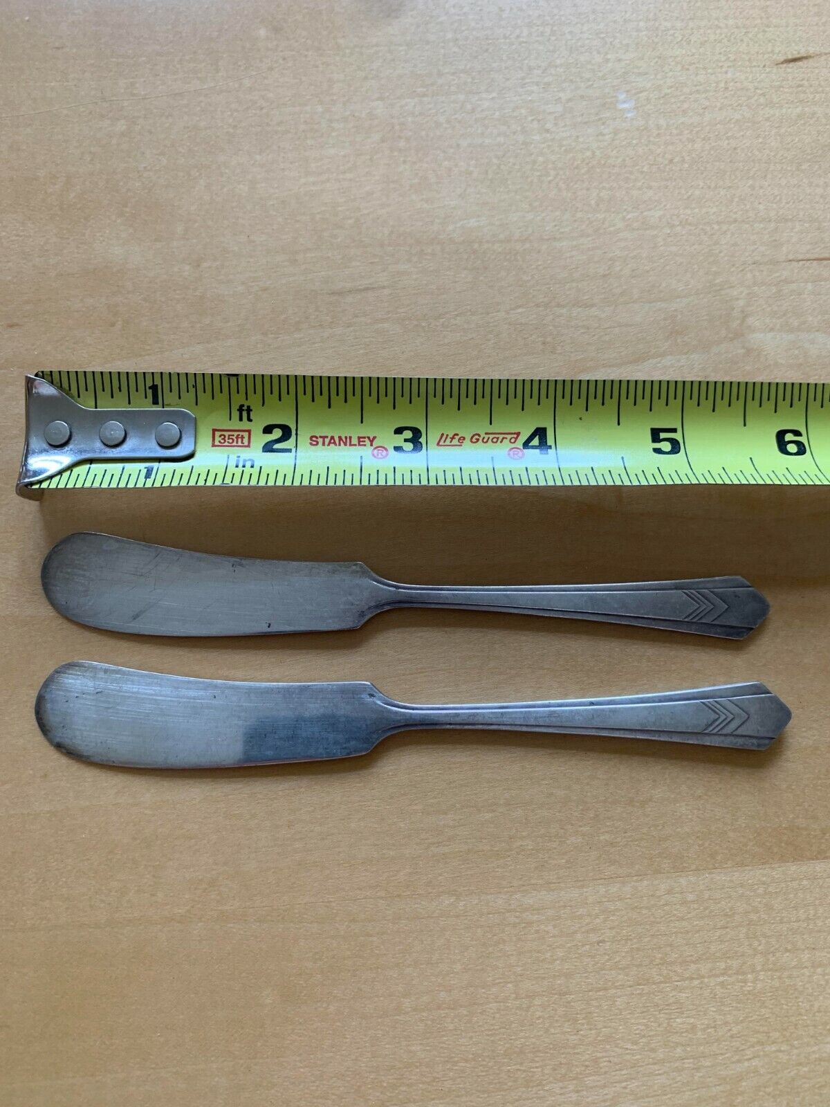 Antique Valuations: Imperial Silver Plate flat handle butter spreader set of 2 knives, spreaders