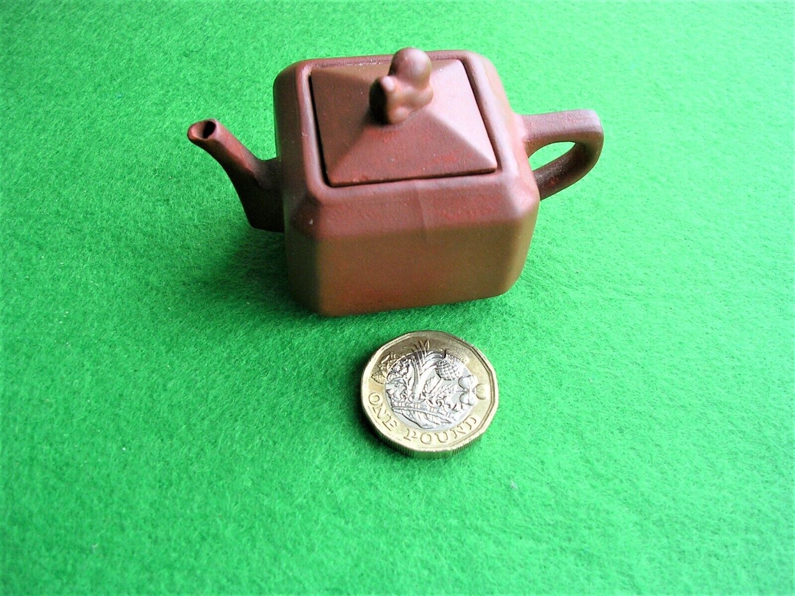 Antique Valuations: VINTAGE MINIATURE TERRACOTTA CHINESE TEAPOT SEAL MARK     c20