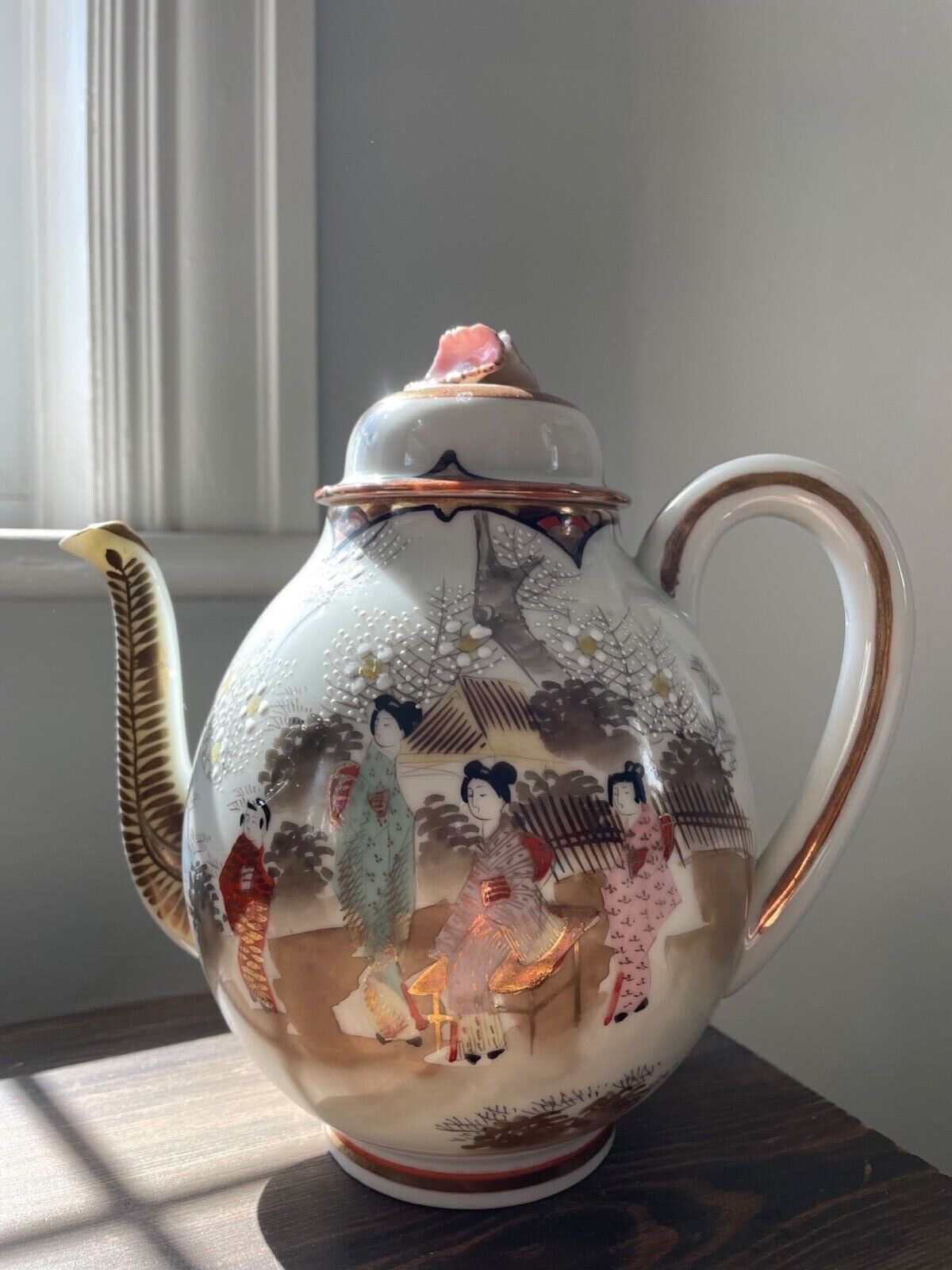 Antique Valuations: Japanese Teapot Hand Painted Oriental Porcelain Vintage Signed Good Condition 