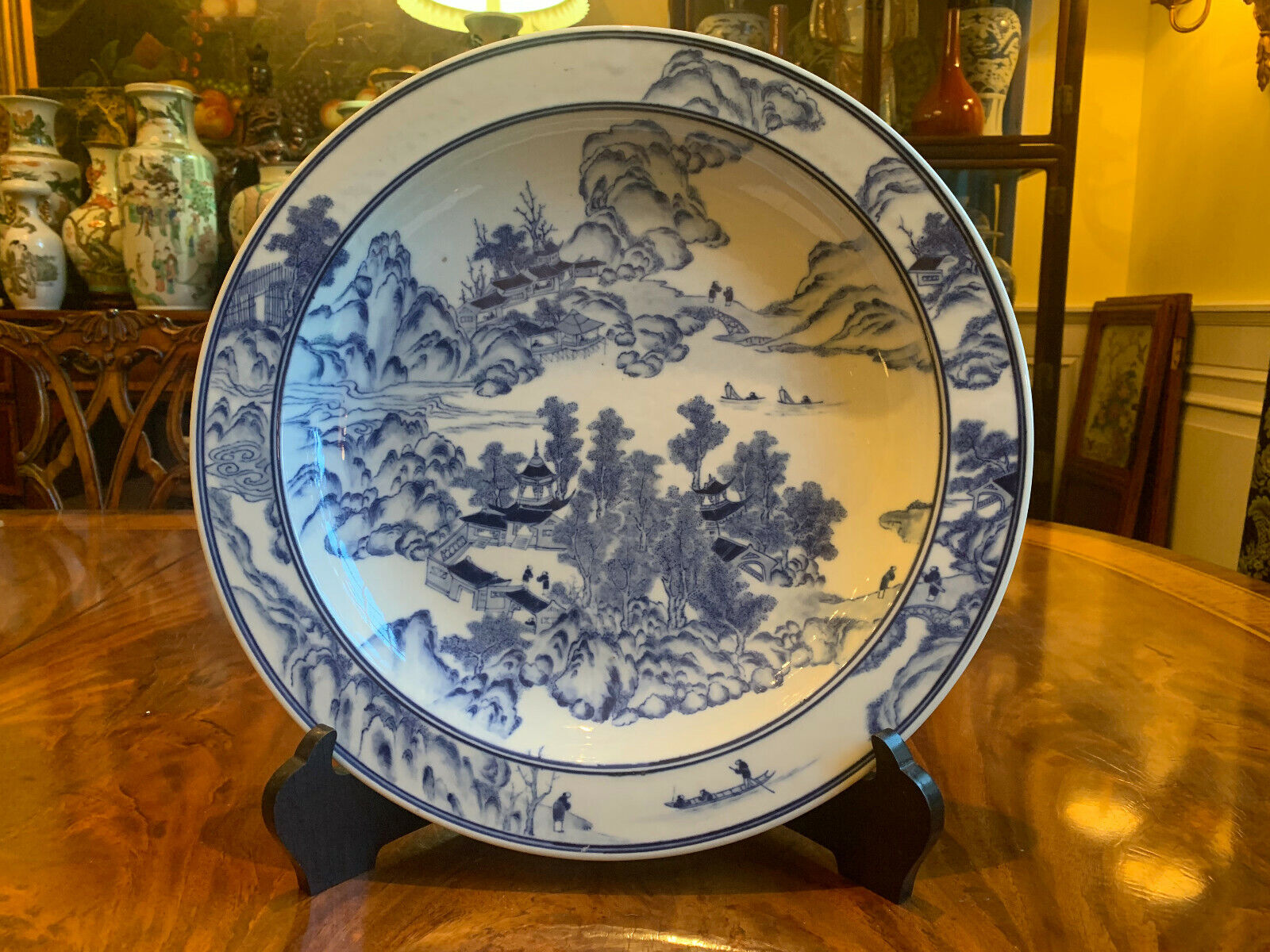 Antique Valuations: Large Chinese Blue and White Charger.