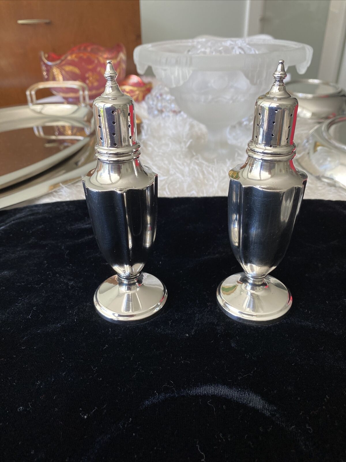 Antique Valuations: Revere Silversmiths Sterling Silver 582  Salt & Pepper Shaker Set Unweighted