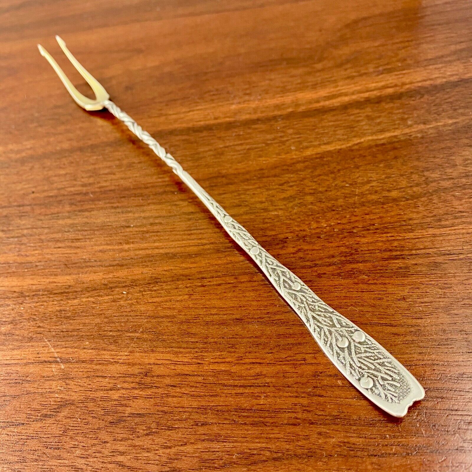 Antique Valuations: WHITING AESTHETIC STERLING SILVER LONG HANDLED OLIVE FORK BERRY 1880 BLUEBERRIES