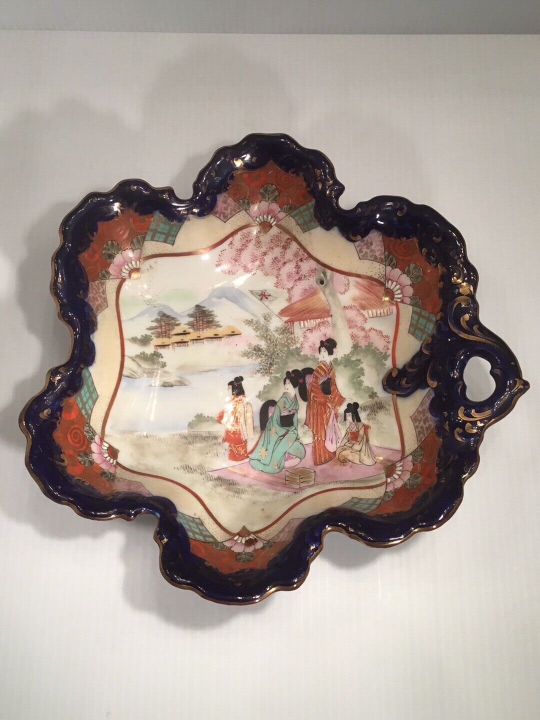 Antique Valuations: Japanese Porcelain  KUTANI Dish Plate Signed Kawai Meiji Period