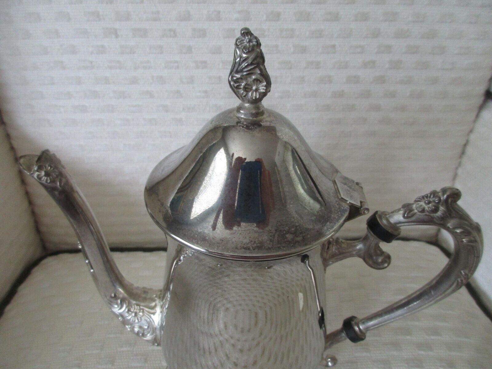 Antique Valuations: VINTAGE SILVER PLATE COFFEE POT
