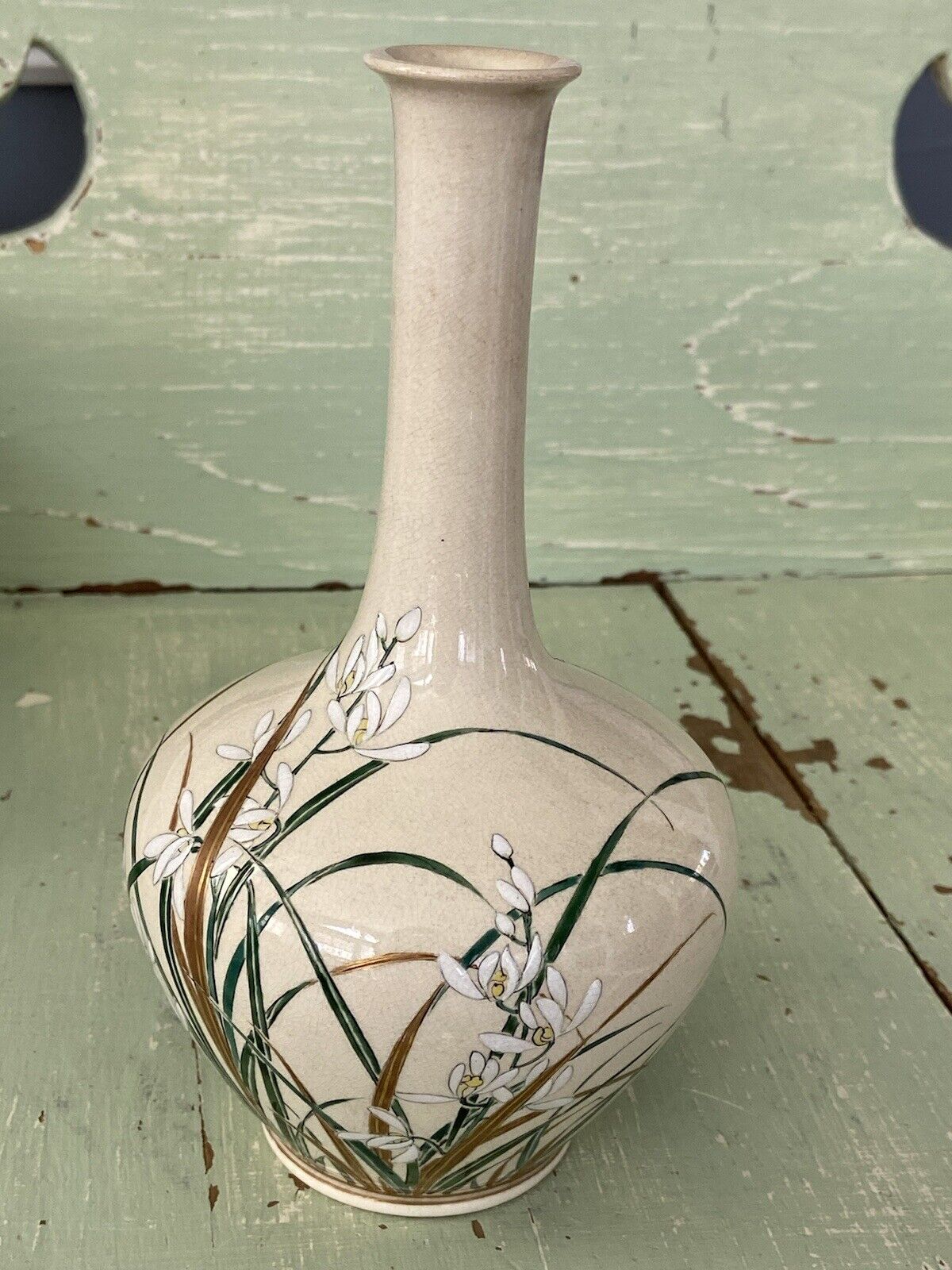 Antique Valuations: Japanese Taizan Meiji Aesthetic style early 20th Century Vase