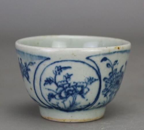 Antique Valuations: Blue white porcelain china Ming Dynasty Hand Painted flower bowl cup 2.91inch