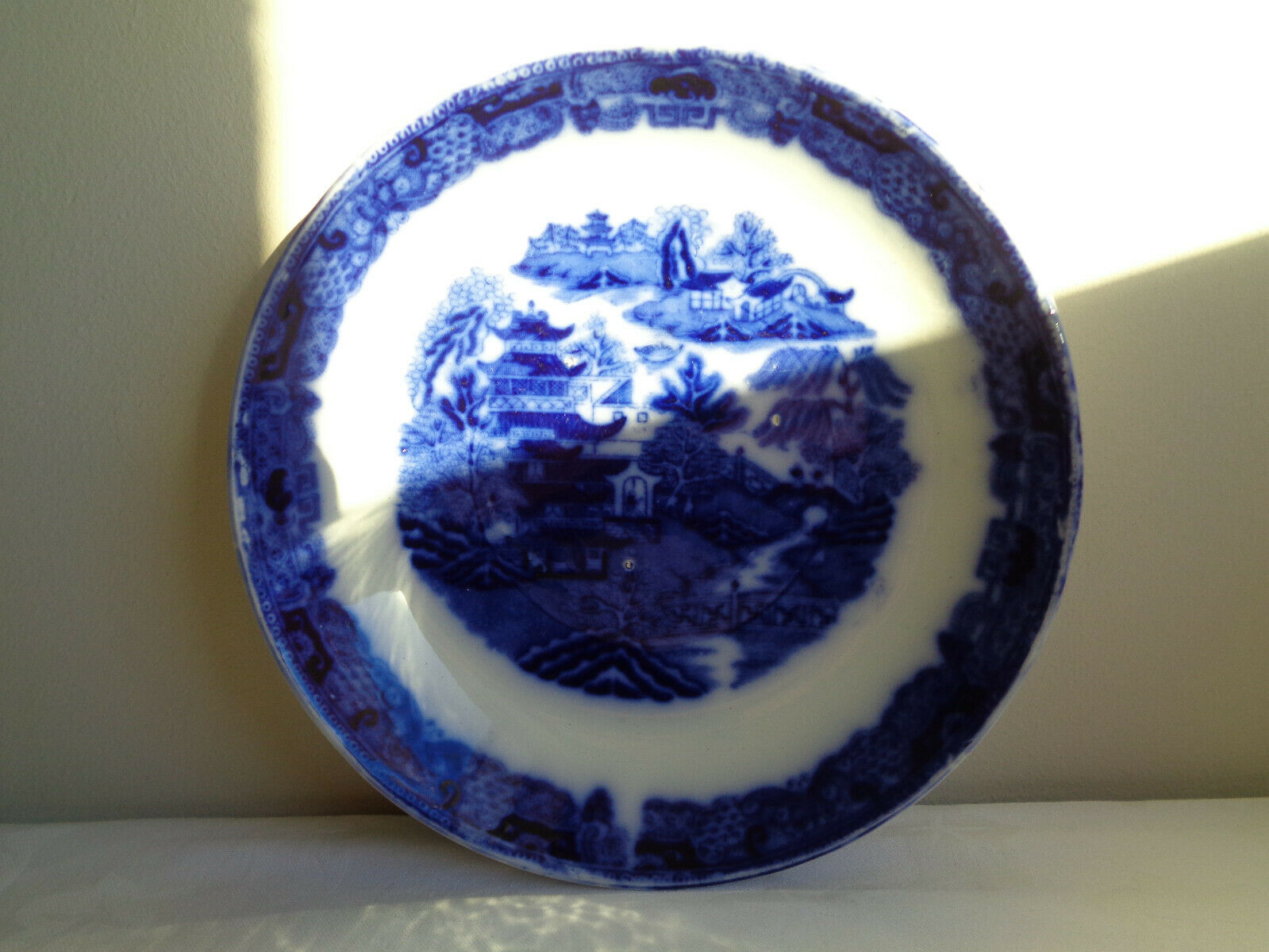 Antique Valuations: Antique Flow Blue Willow Pattern England Serving Dish / Bowl. 