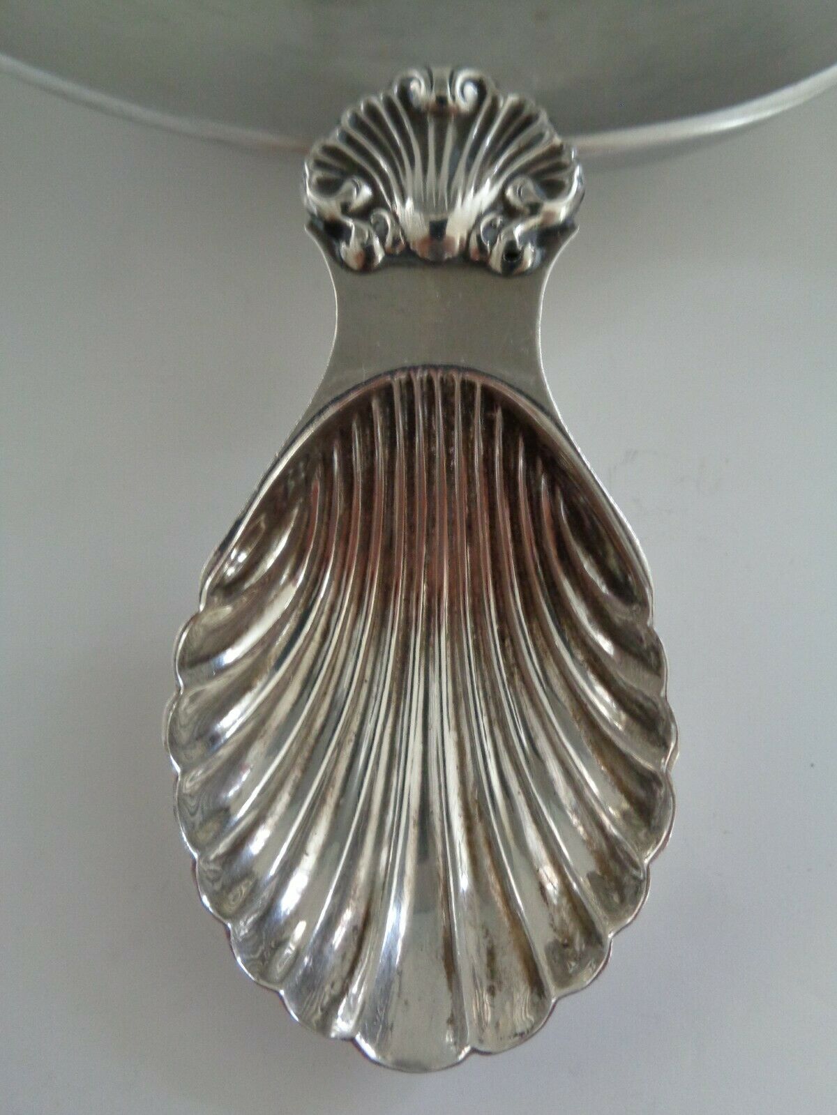 Antique Valuations: Solid Silver Caddy Spoon - Birmingham 1969 - S. J. Rose & Son