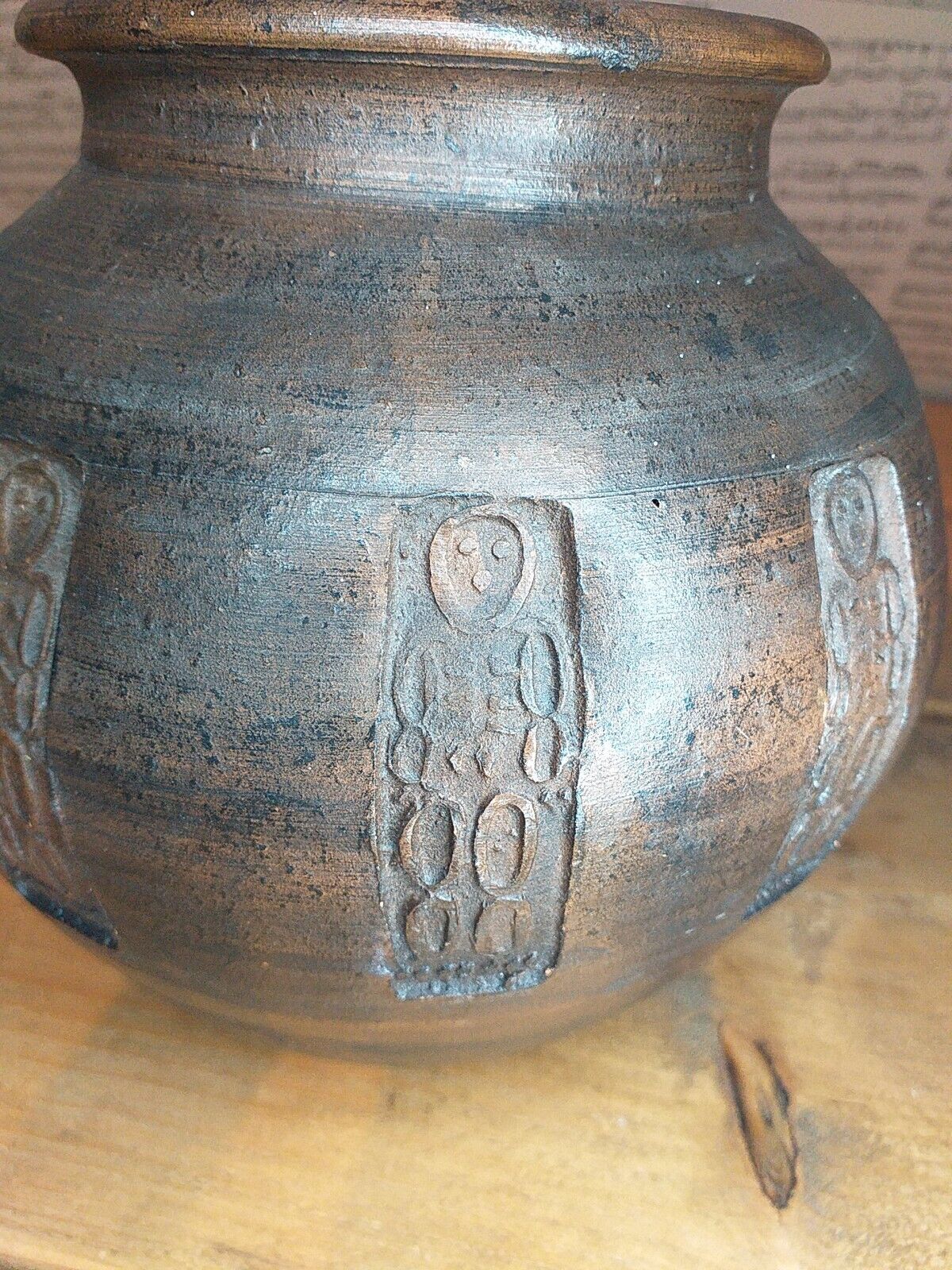 Antique Valuations: Antique African Tribal Pot with embossed figure decoration