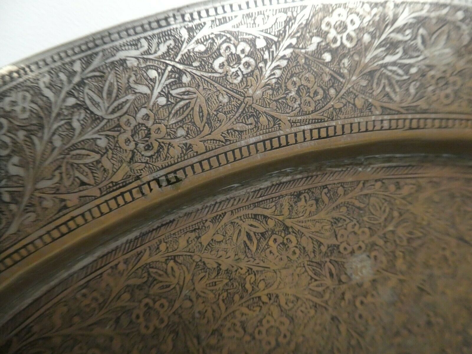 Antique Valuations: VINTAGE SILVER WASH ETCHED BRASS PERSIAN CARRY CHARGER PLATE SERVING DRINKS TRAY