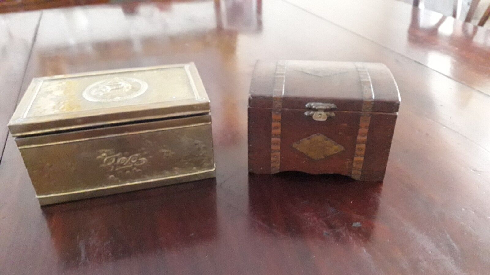 Antique Valuations: 2 1930/40's TEA CADDY BOX ( BRASS ) & CHEST ( OAK & COPPER ).