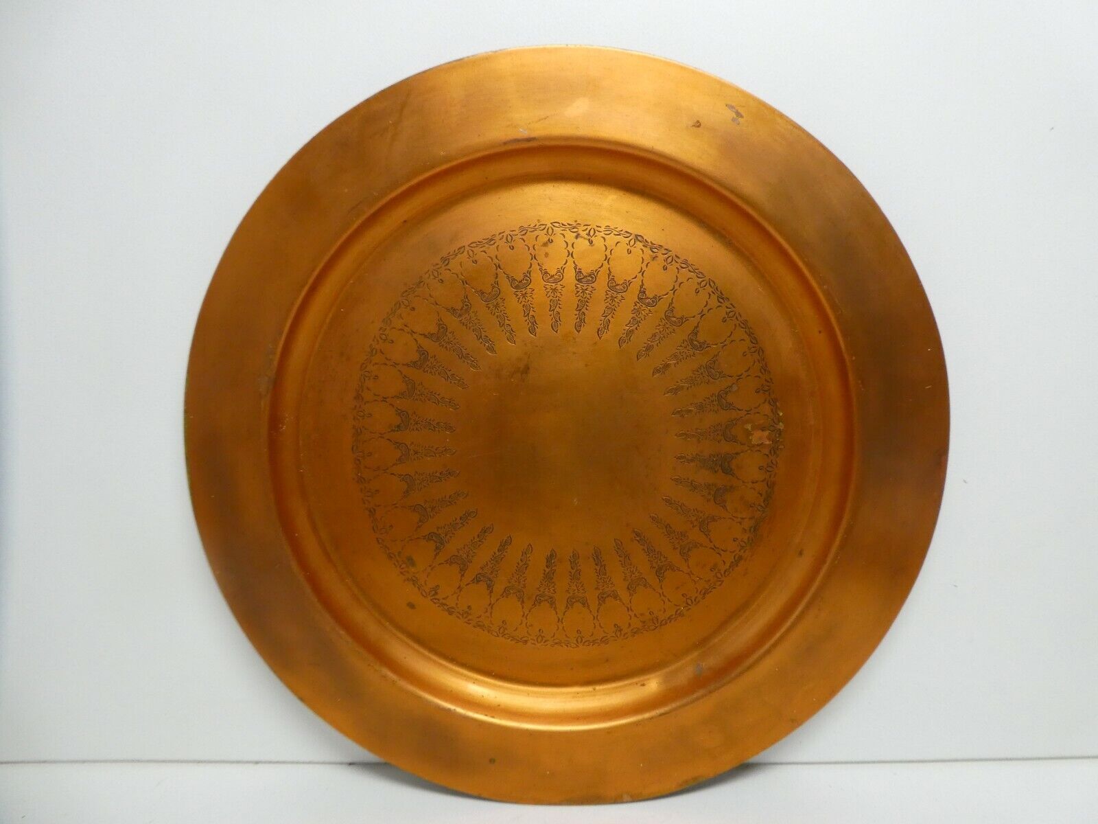 Antique Valuations: VINTAGE LARGE HEAVY COPPER PLATE EASTERN ENGRAVED PLATTER TRAY CHARGER