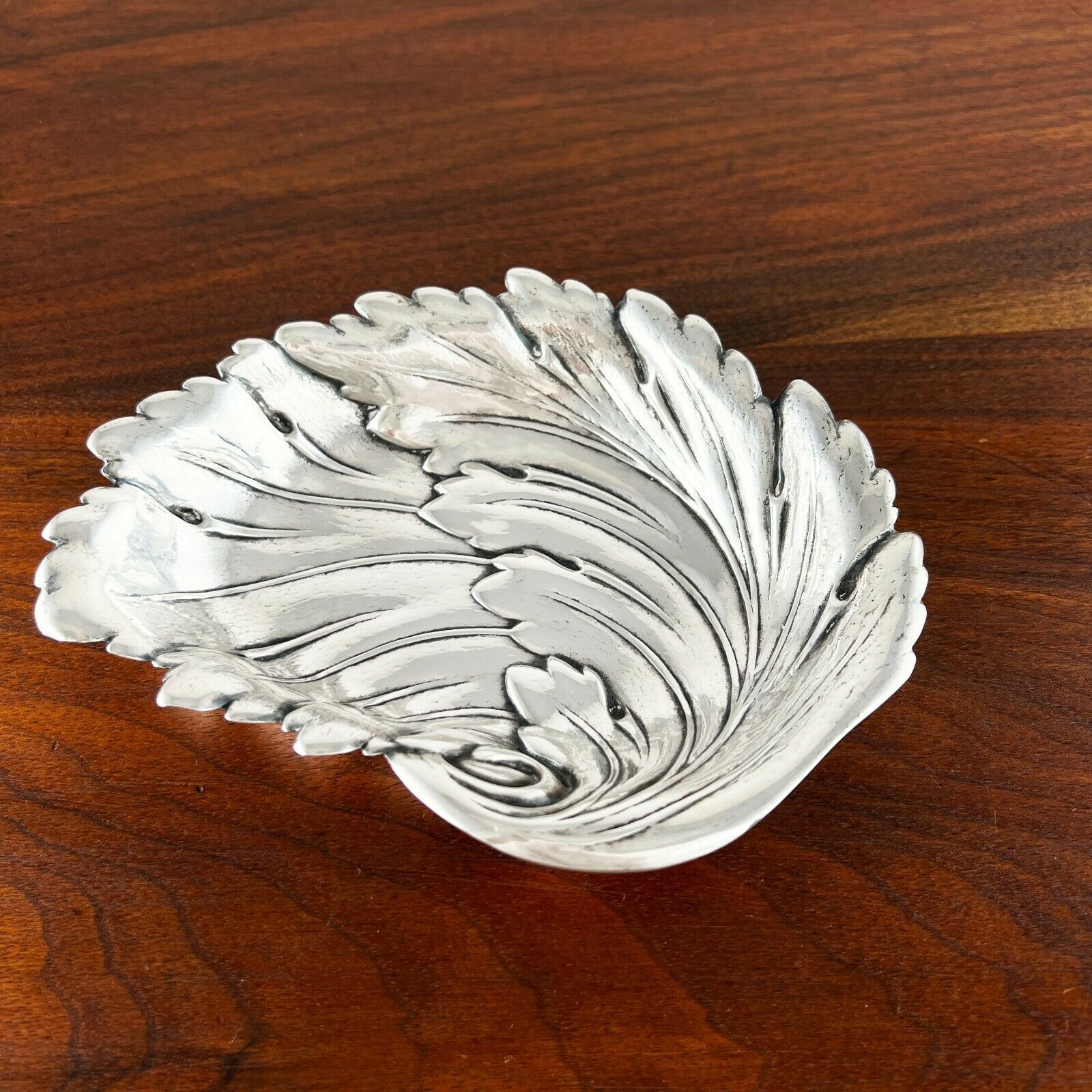 Antique Valuations: FIGURAL INTERNATIONAL AMERICAN AESTHETIC STERLING SILVER DISH / BOWL LEAF FORM