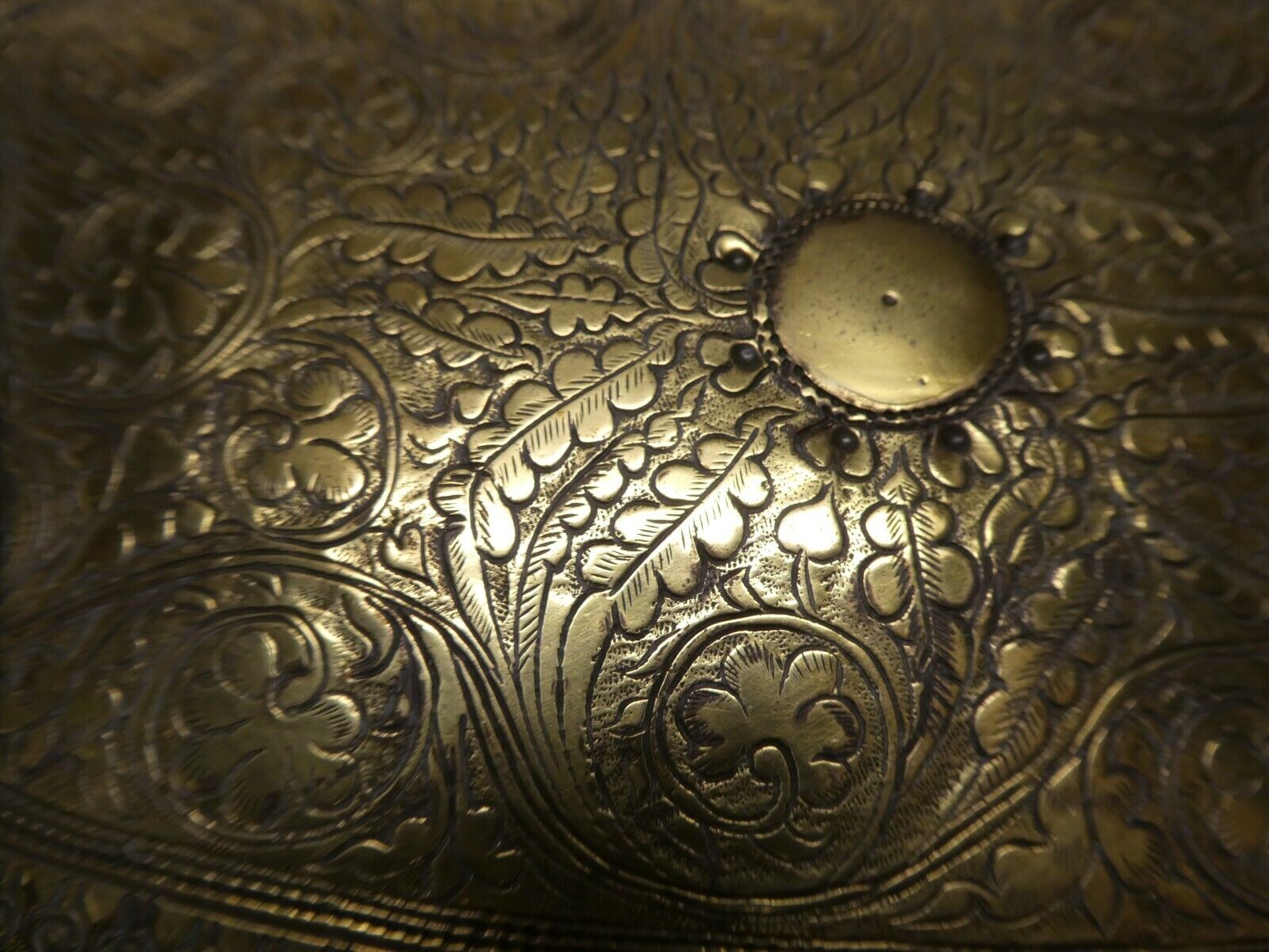 Antique Valuations: ANTIQUE HEAVY BRASS PLATE EASTERN ENGRAVED PIERCED ARTISAN PLATTER TRAY CHARGER