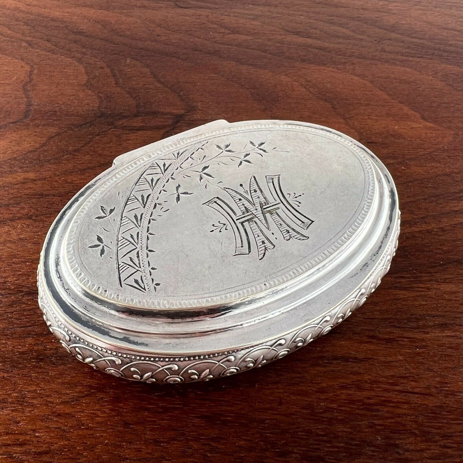 Antique Valuations: LARGE WHITING AMERICAN AESTHETIC COIN SILVER SNUFF BOX BRIGHT CUT FLORAL 1870S