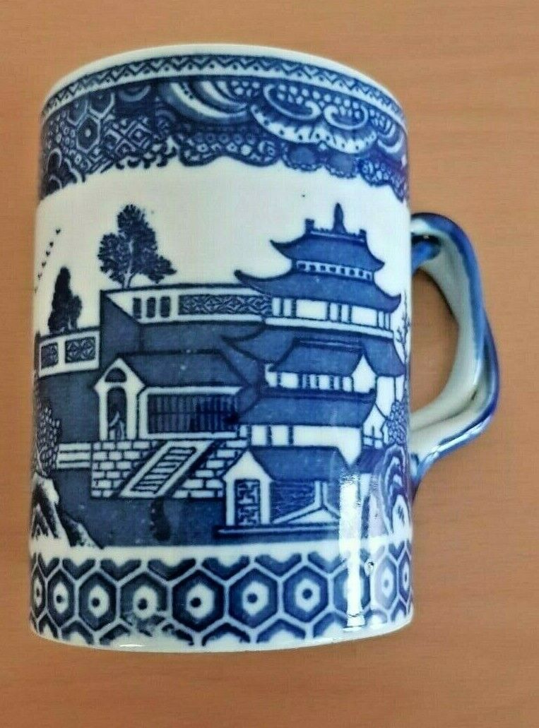 Antique Valuations: Antique Rare Chinese Qianlong Period Porcelain Blue & White twisted handle Mug