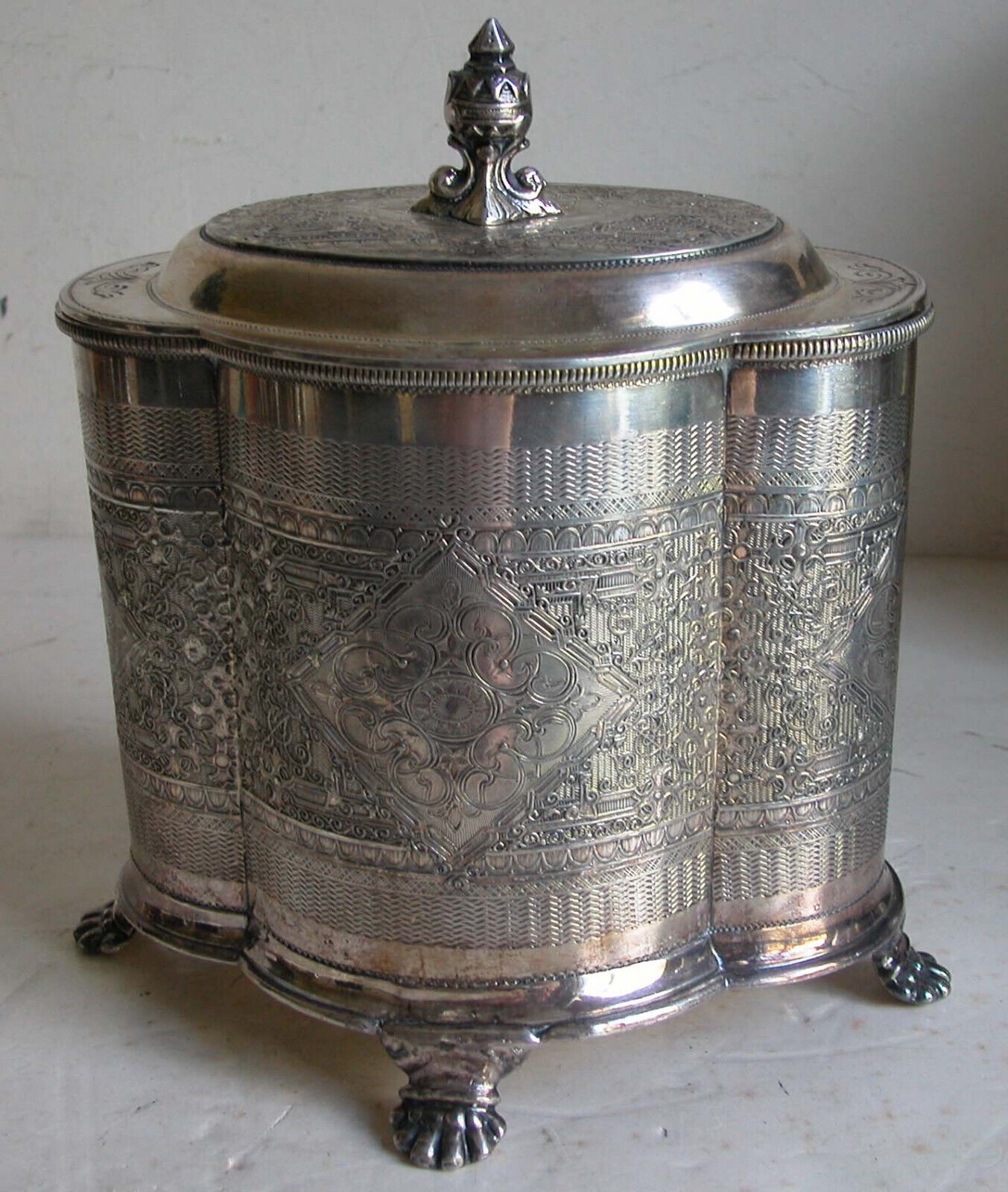 Antique Valuations: Antique WWH&Co English Engraved Silverplate Tea Biscuit Caddy Georgian Style 8"