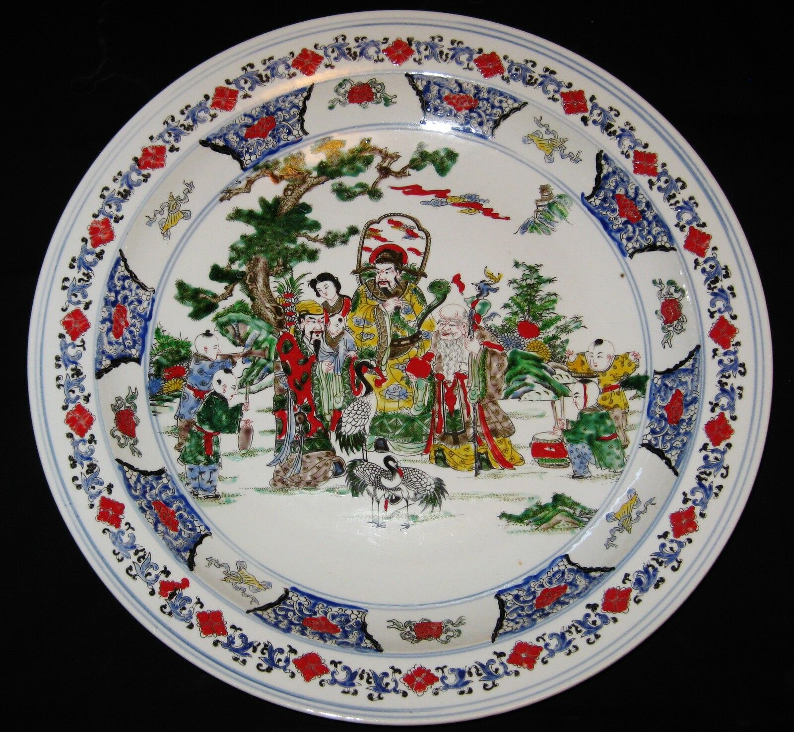Antique Valuations: ANTIQUE BIG CHINESE PORCELAIN CHARGER 45 cm, HAND PAINTED KANG -XI  MARK, NR