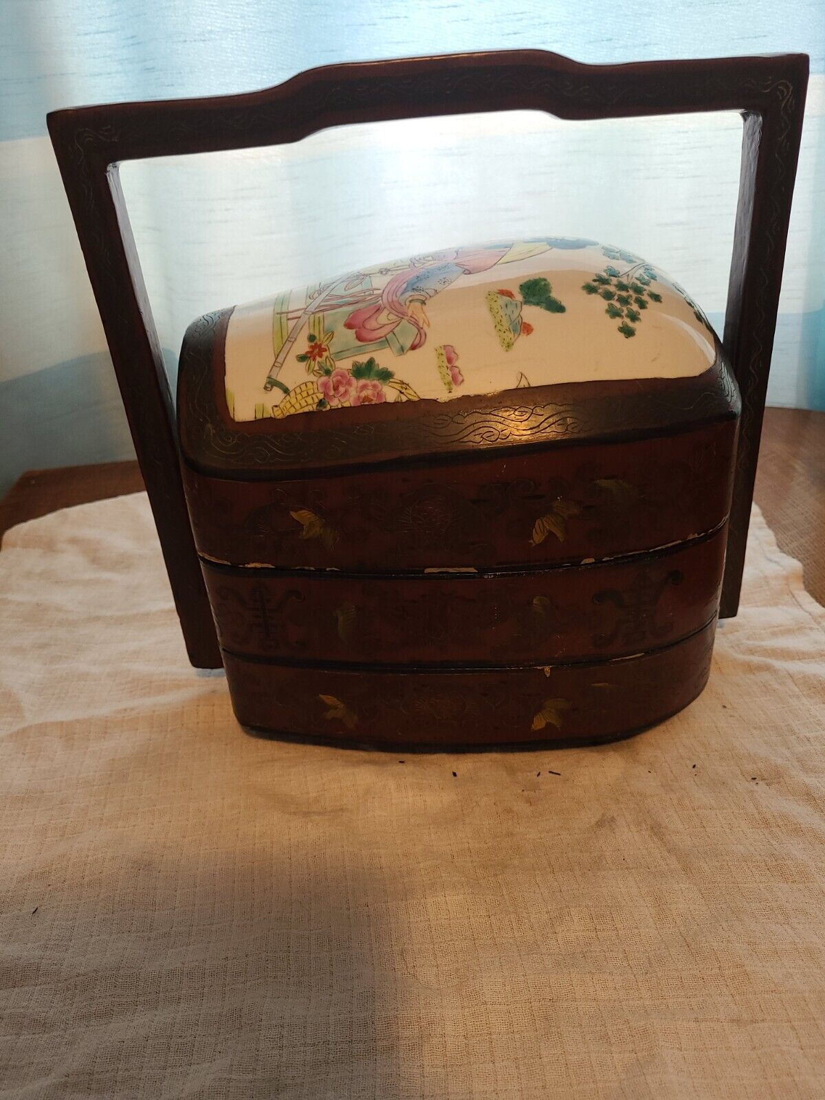 Antique Valuations: Chinese Porcelain Topped Stackable Wedding Basket